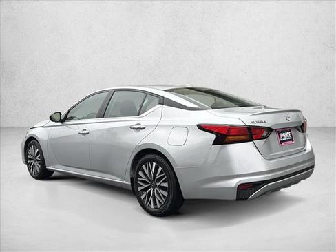 Used 2024 Nissan Altima 2.5 SV image 7