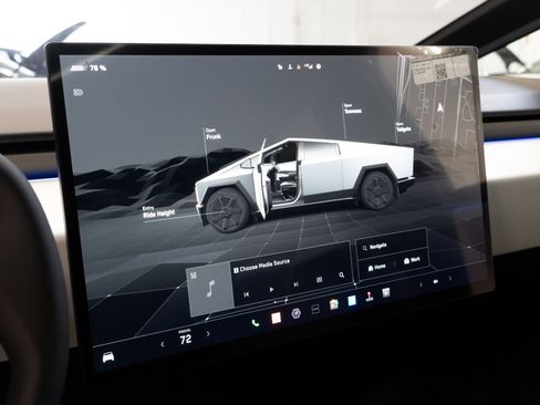 Used 2024 Tesla Cybertruck AWD Crew Cab image 16