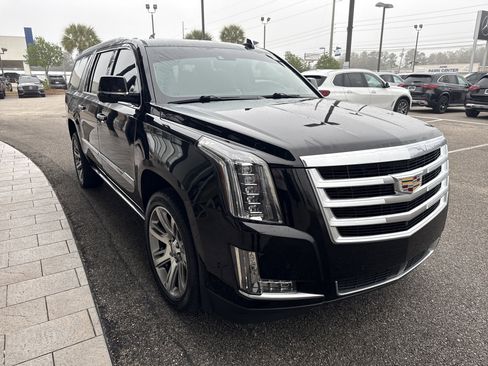 Used 2019 Cadillac Escalade ESV Premium Luxury image 5