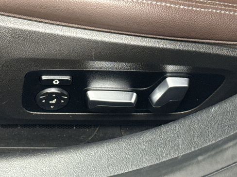 Used 2019 BMW 330i Sedan w/ Premium Package image 16