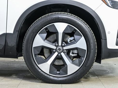 Certified 2025 Volvo XC40 B5 Plus w/ Protection Package Premier image 38