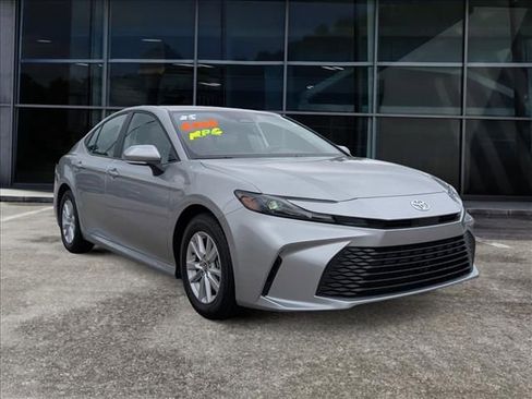 Used 2025 Toyota Camry LE FWD image 2