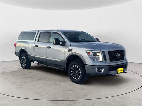 Used 2018 Nissan Titan PRO-4X w/ Pro-4x Convenience Package image 7