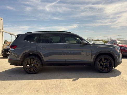 New 2026 Volkswagen Atlas SE image 4