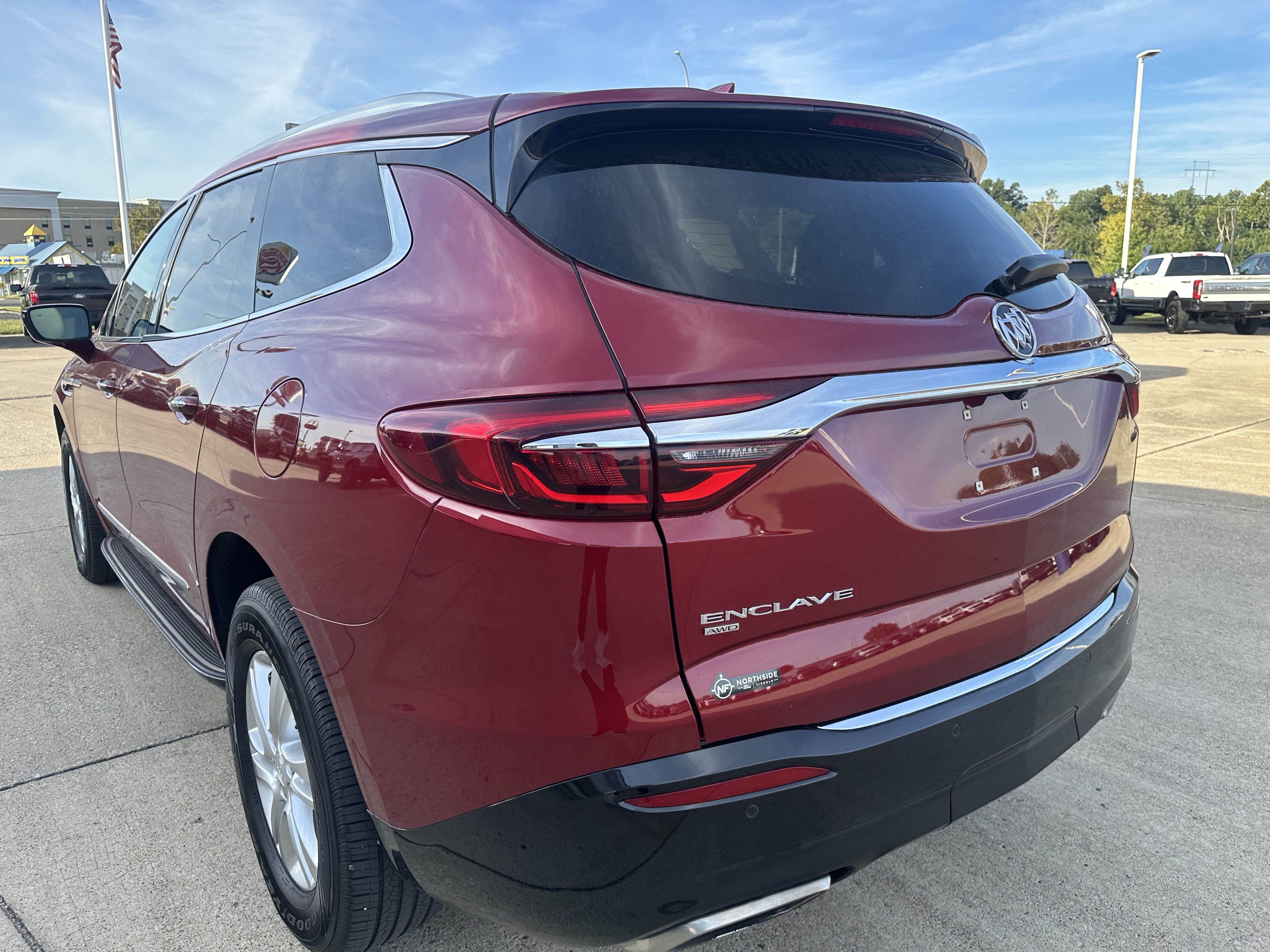 Used 2021 Buick Enclave Essence w/ Sound and Sites Package AWD/4WD image 6