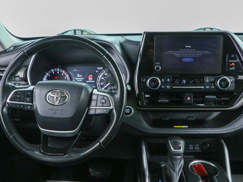 Used 2023 Toyota Highlander XLE FWD image 17