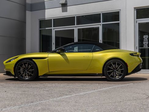Used 2022 Aston Martin DB11 Volante RWD image 23