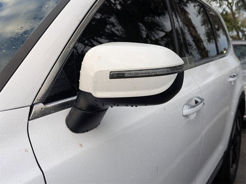 Used 2024 Kia Telluride S image 6