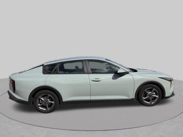 Used 2025 Kia K4 FWD image 2
