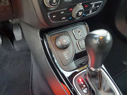 Certified 2019 Jeep Compass Limited image 18