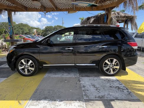 Used 2015 Nissan Pathfinder Platinum FWD image 9