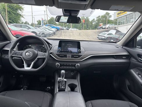 Used 2025 Nissan Altima 2.5 SV FWD image 28