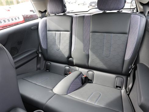 Used 2025 MINI Cooper 2-Door Hardtop image 18