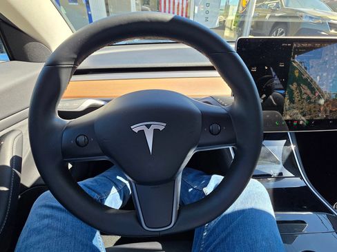 Used 2018 Tesla Model 3 Long Range AWD/4WD image 17