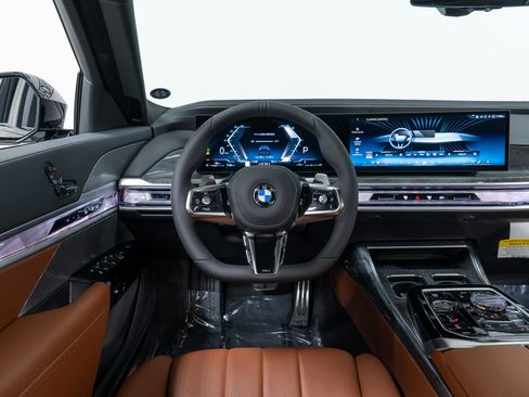 Used 2025 BMW 760i xDrive w/ Executive Package image 18