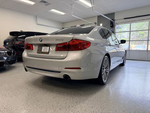 Used 2019 BMW 530i w/ Premium Package image 10