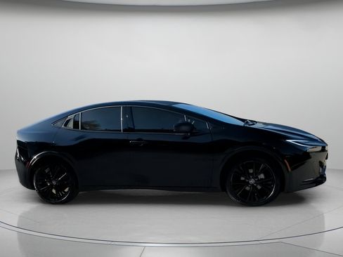 Used 2026 Toyota Prius FWD image 34