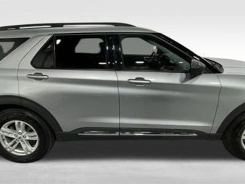 Used 2021 Ford Explorer XLT w/ Equipment Group 202A image 12