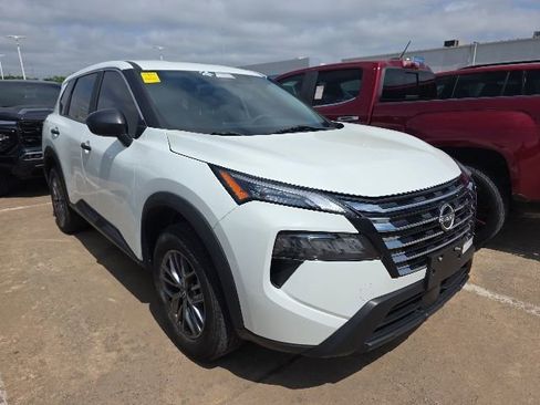 Used 2024 Nissan Rogue S AWD/4WD image 7