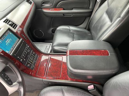 Used 2008 Cadillac Escalade AWD image 16