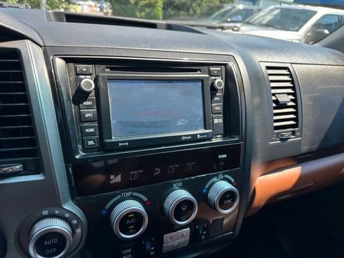 Used 2017 Toyota Sequoia Platinum RWD image 18