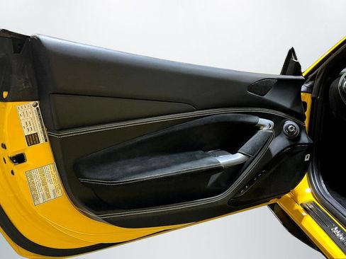 Used 2022 Ferrari F8 Tributo RWD image 18