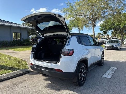 Used 2025 Jeep Compass Limited AWD/4WD image 19