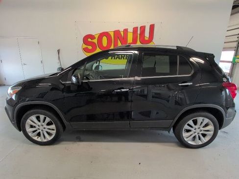 Used 2019 Chevrolet Trax Premier AWD/4WD image 2
