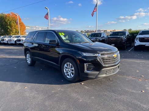Used 2023 Chevrolet Traverse LS image 7