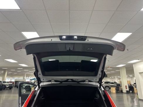 Used 2022 Volvo XC40 T5 R-Design w/ Advanced Package image 24