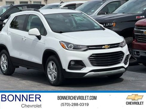 Used 2022 Chevrolet Trax LT w/ LT Convenience Package AWD/4WD image 1