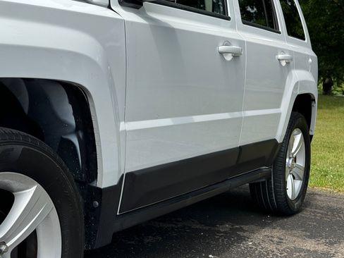 Used 2012 Jeep Patriot Limited w/ Sun/Sound Group image 9