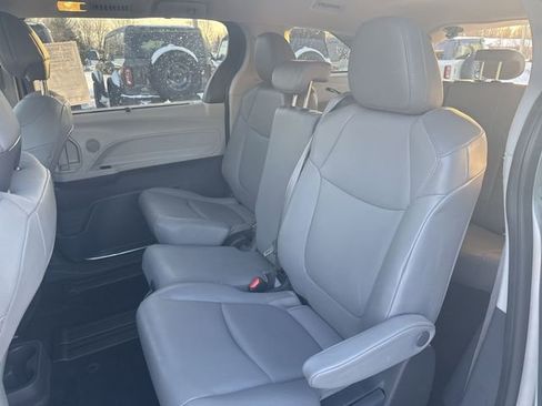 Used 2024 Toyota Sienna XLE image 26