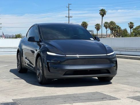 Used 2026 Tesla Model Y Long Range AWD/4WD image 7
