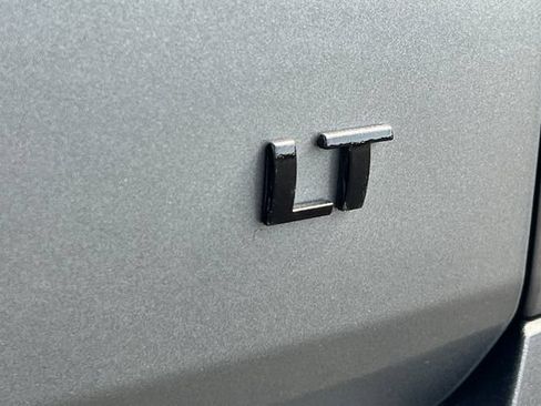 Used 2023 Chevrolet Traverse LT FWD image 38