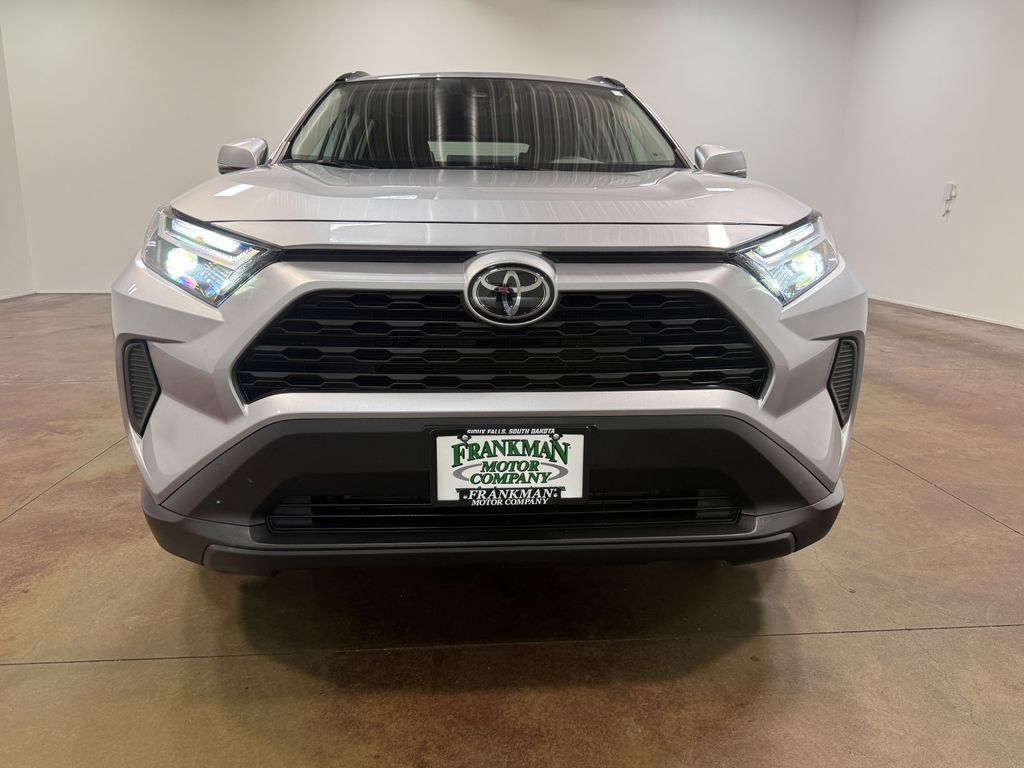 Used 2025 Toyota RAV4 XLE AWD/4WD image 40