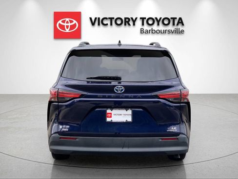 Used 2021 Toyota Sienna LE AWD/4WD image 4