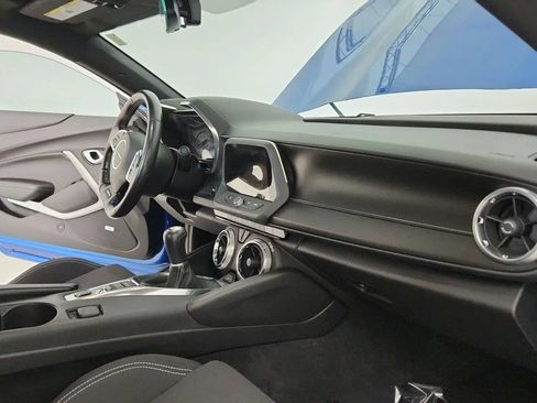 Used 2017 Chevrolet Camaro LT w/ Technology Package RWD image 18