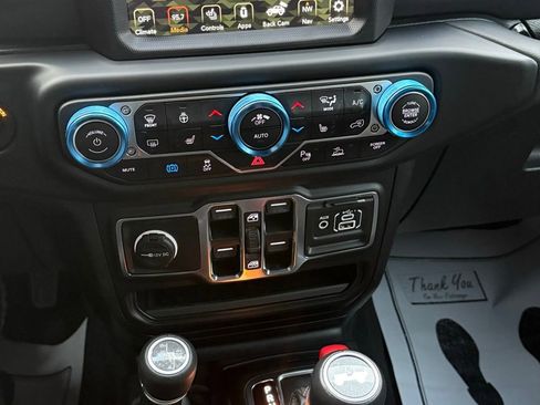 Used 2022 Jeep Wrangler Unlimited Sahara image 52