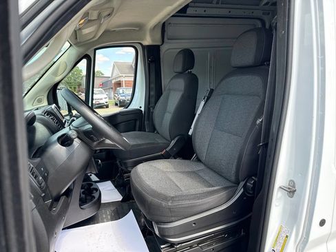 Used 2024 RAM ProMaster 2500 w/ Convenience Group FWD image 2