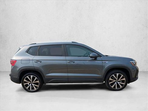 Used 2024 Volkswagen Taos SE FWD image 4