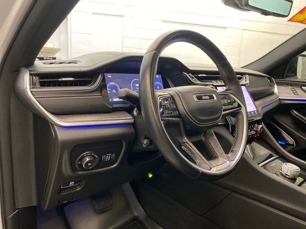 Used 2022 Jeep Grand Cherokee L Overland w/ Luxury Tech Group IV RWD image 21