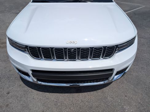Used 2024 Jeep Grand Cherokee L Limited w/ Luxury Tech Group II RWD image 12
