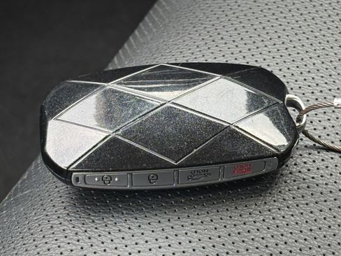 Used 2025 Genesis G70 2.5T image 23