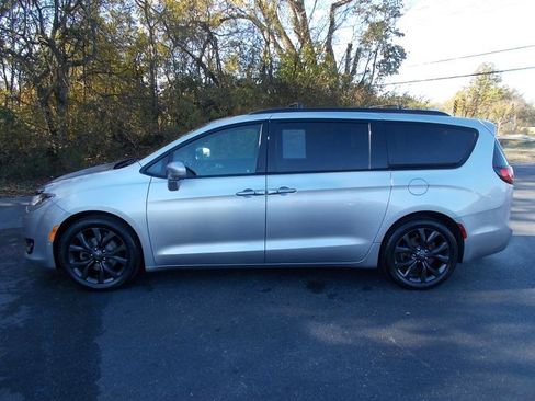 Used 2019 Chrysler Pacifica Touring-L Plus w/ Advanced Safetytec Group image 3