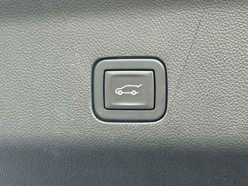 Used 2023 GMC Yukon Denali w/ LPO, Floor Liner Package AWD/4WD image 10