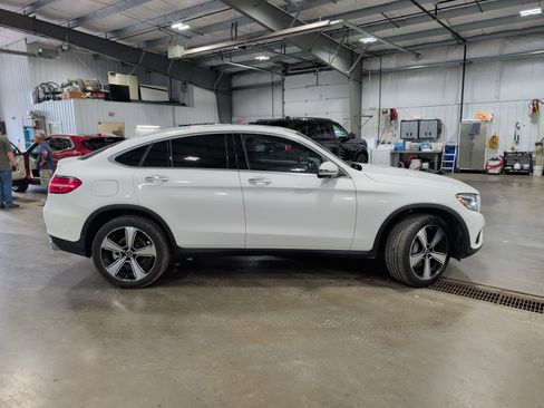 Used 2019 Mercedes-Benz GLC 300 4MATIC Coupe image 2