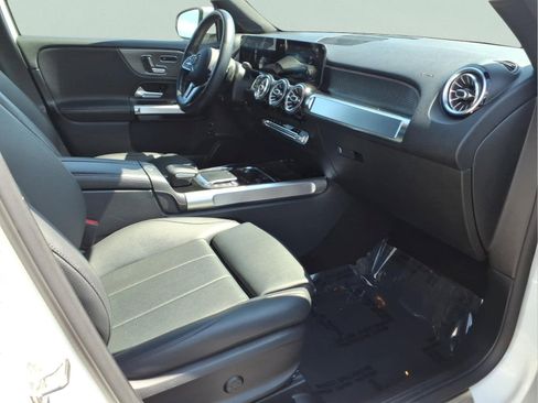 Used 2021 Mercedes-Benz GLB 250 4MATIC image 29