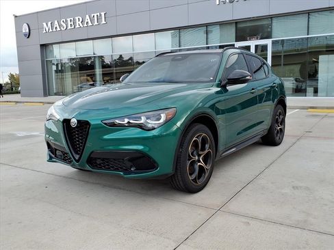 New 2025 Alfa Romeo Stelvio Sprint image 4