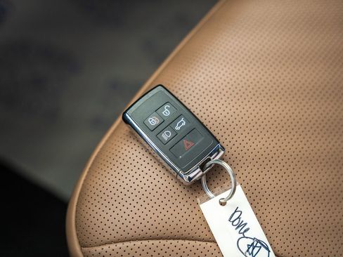 Used 2024 Land Rover Discovery Metropolitan Edition AWD/4WD image 50